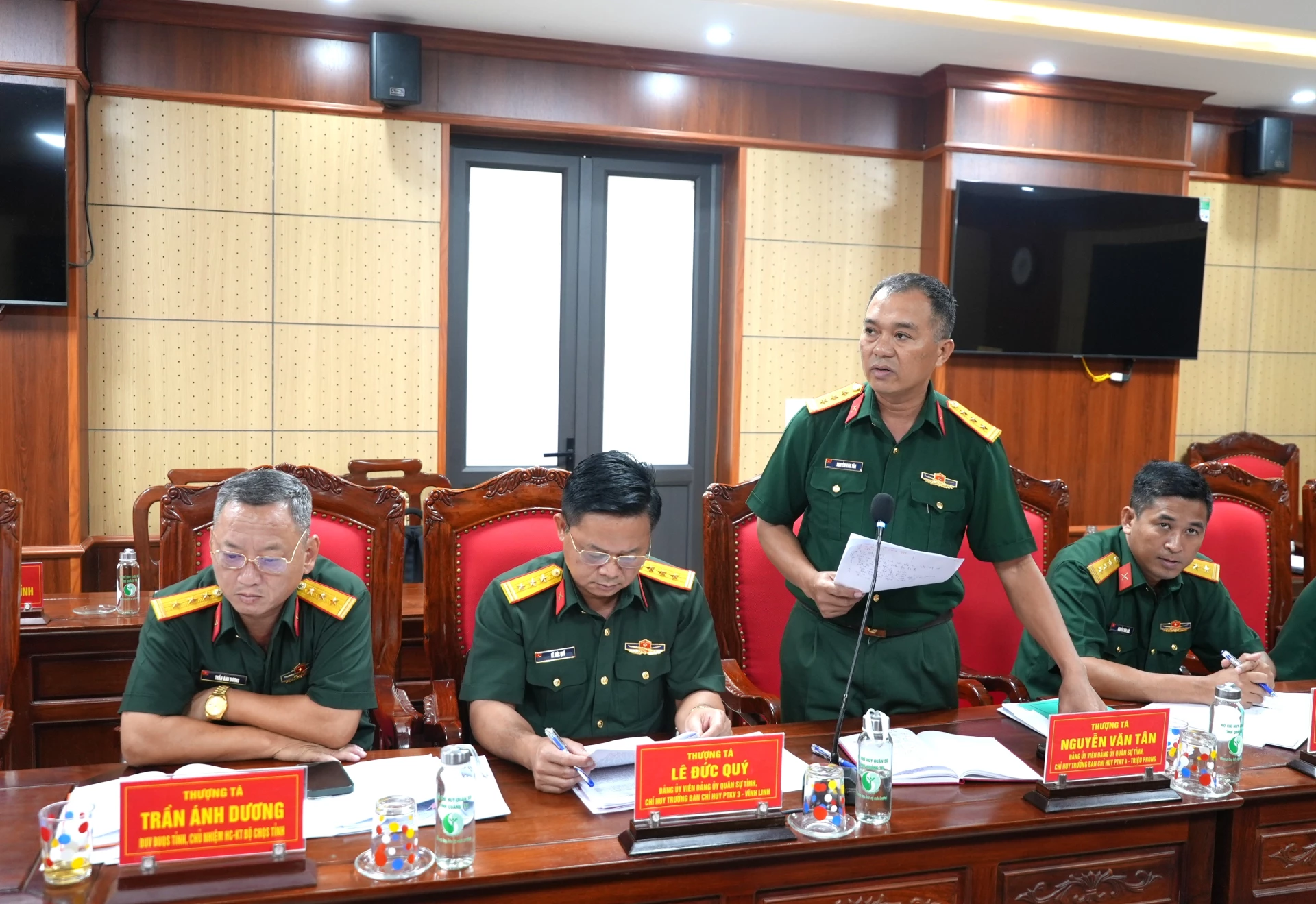 Lãnh đạo Ban chỉ huy phòng thủ khu vực 4 – Triệu Phong phát biểu tại hội nghị - Ảnh: T.Đ