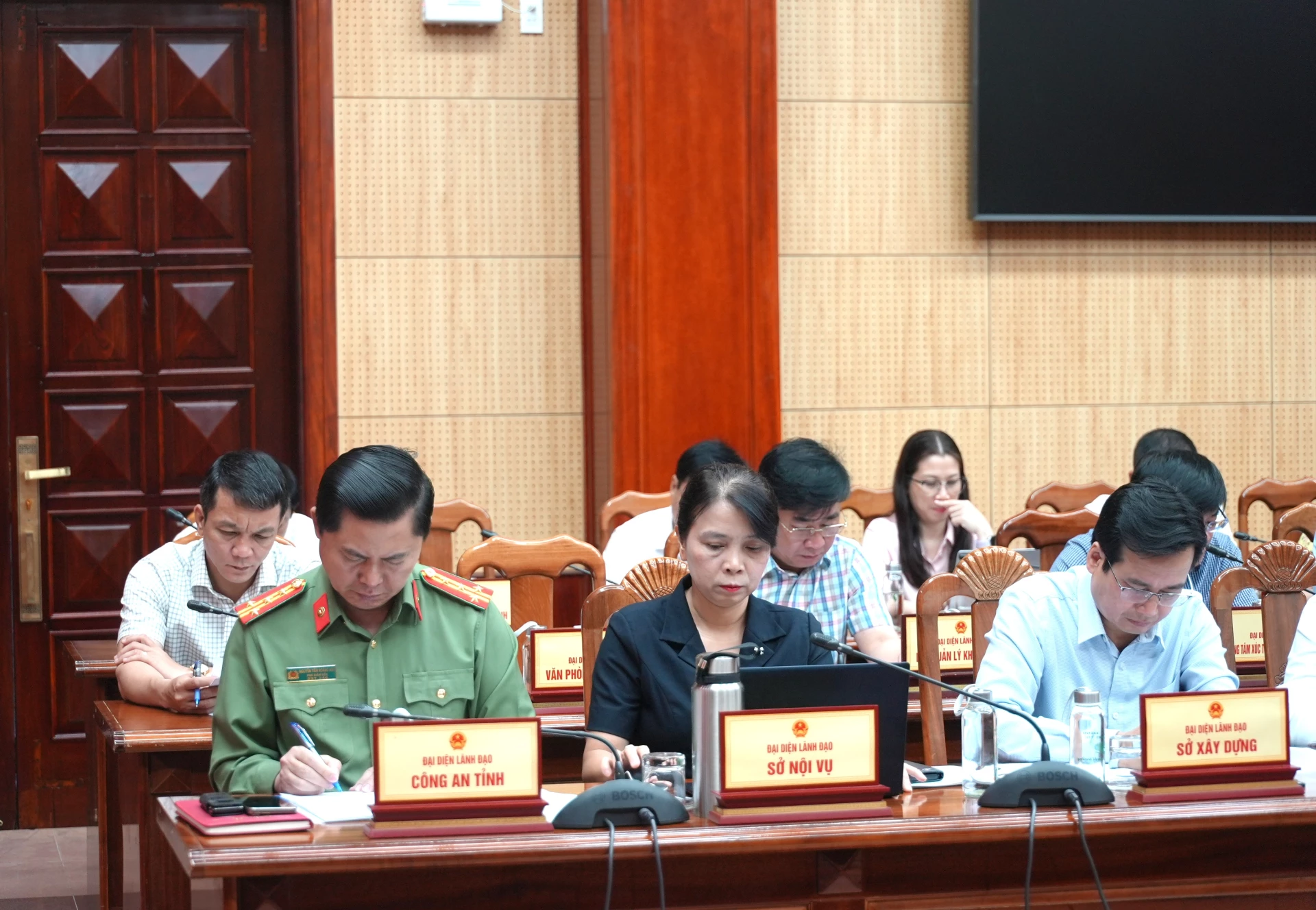 Các đại biểu tham dự phiên họp - Ảnh: T.Đ