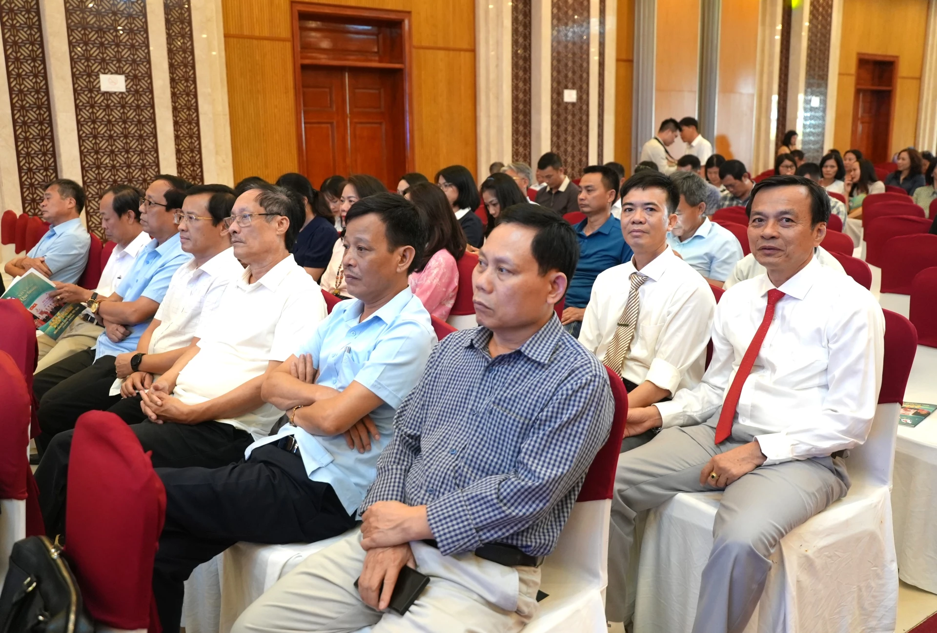 Các đại biểu tham dự buổi gặp mặt - Ảnh: T.Đ