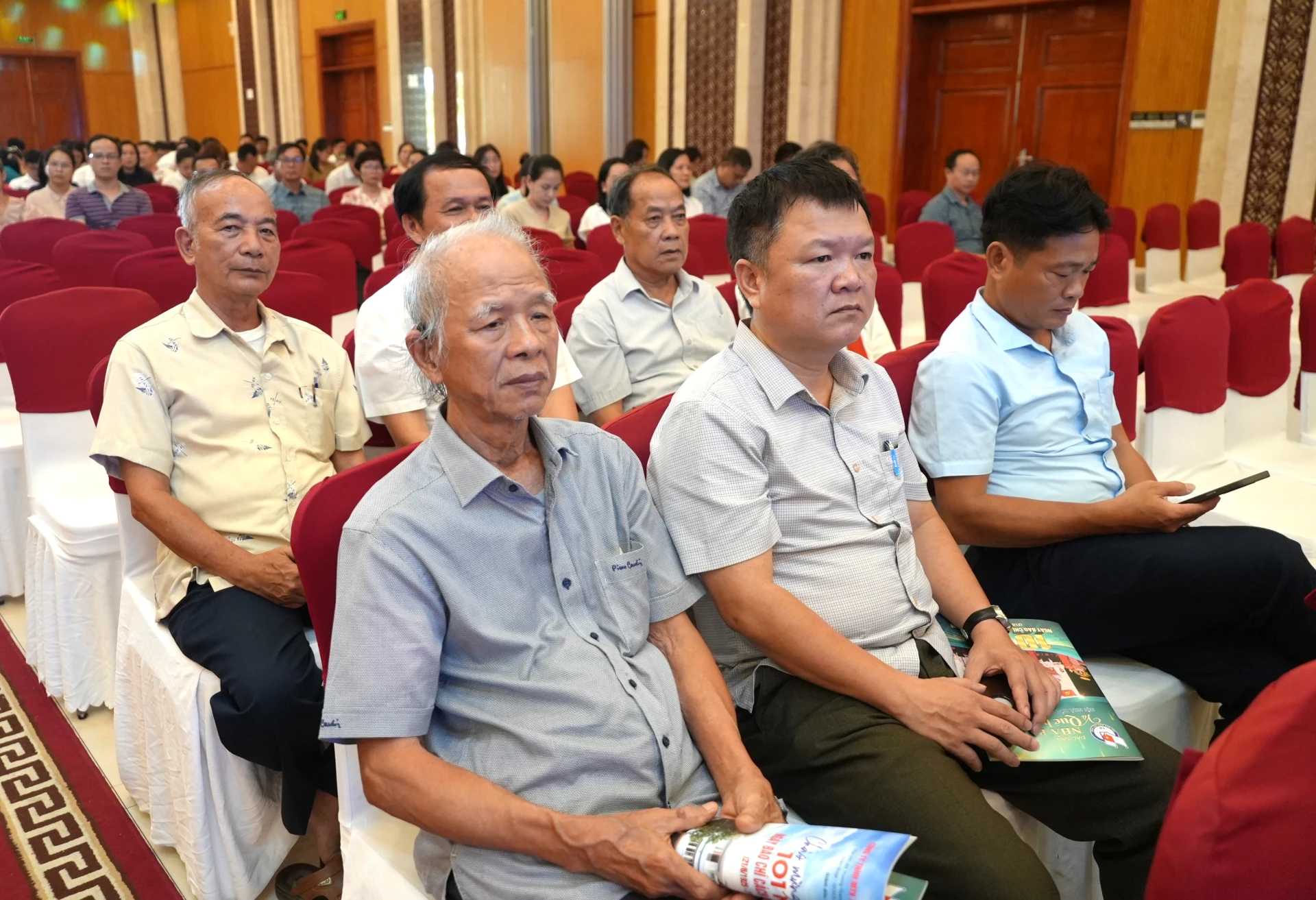 Các đại biểu tham dự buổi gặp mặt - Ảnh: T.Đ