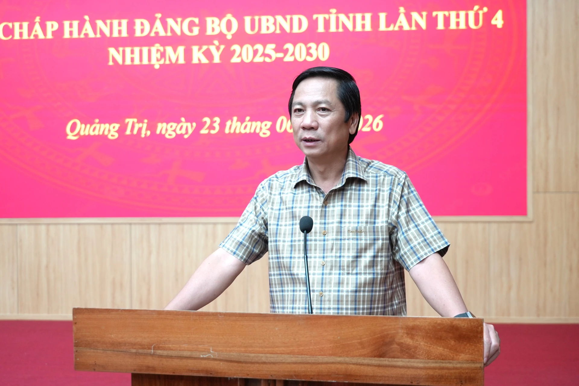 Đồng chí Hoàng Nam, Phó Chủ tịch Thường trực UBND tỉnh, Phó Bí thư Thường trực Đảng ủy UBND tỉnh phát biểu kết luận hội nghị - Ảnh: T.Đ