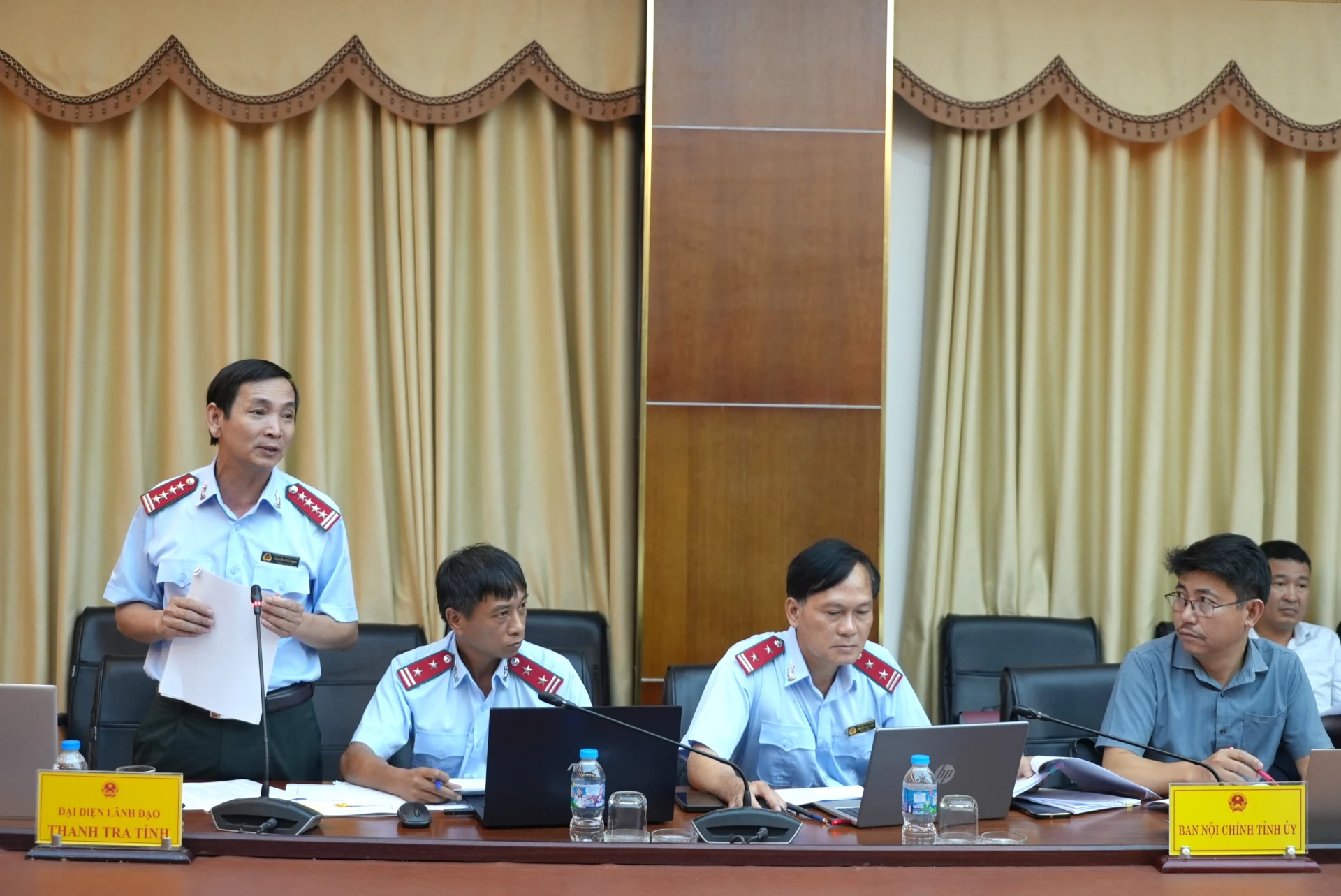Lãnh đạo Thanh tra tỉnh trả lời, làm rõ các kiến nghị, phản ánh của công dân - Ảnh: T.Đ