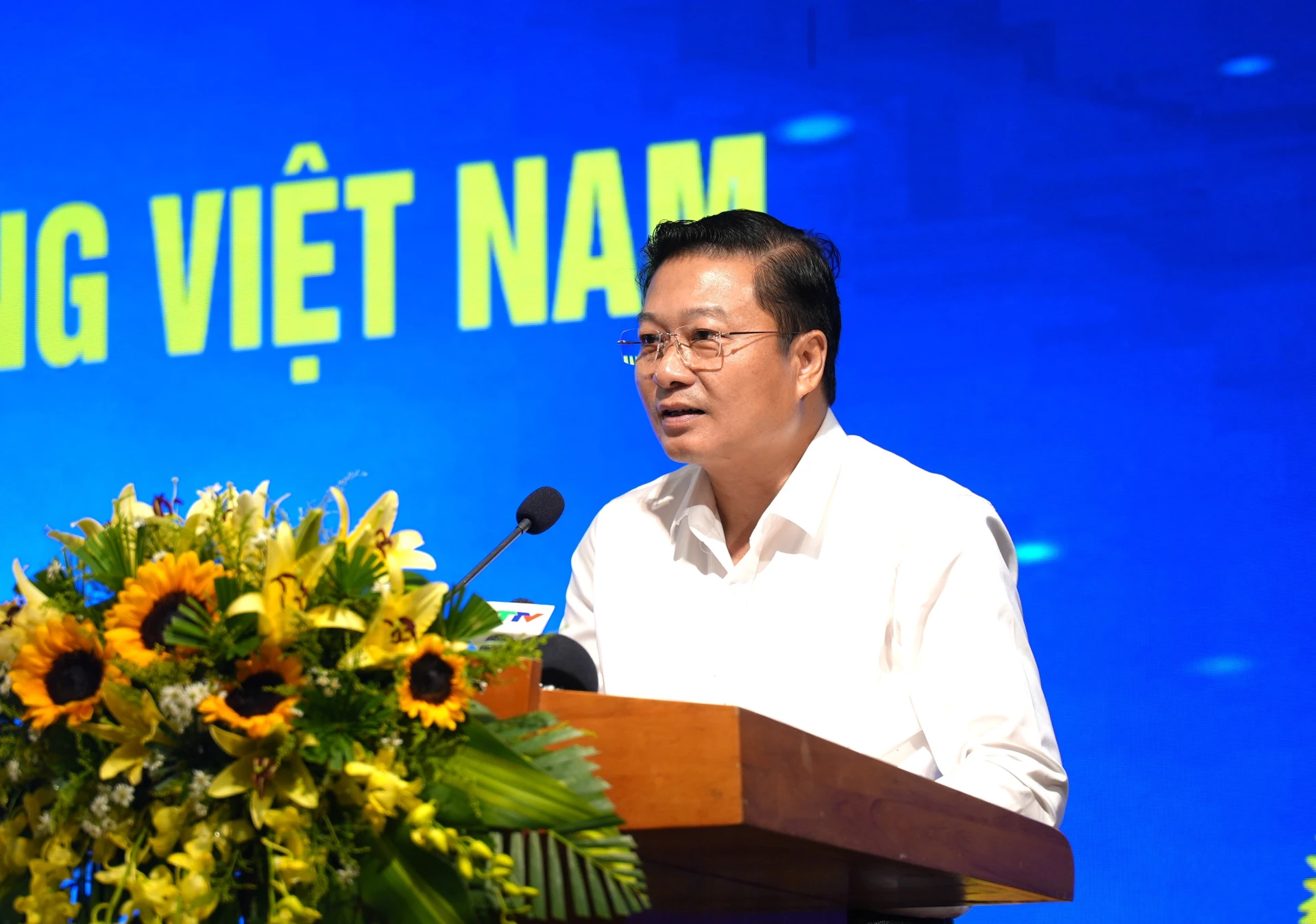 Đồng chí Lê Hồng Vinh, Chủ tịch UBND tỉnh ghi nhận, đánh giá cao sự nỗ lực và đóng góp của Báo chí tỉnh Quảng Trị đối với sự phát triển của tỉnh - Ảnh: T.Đ