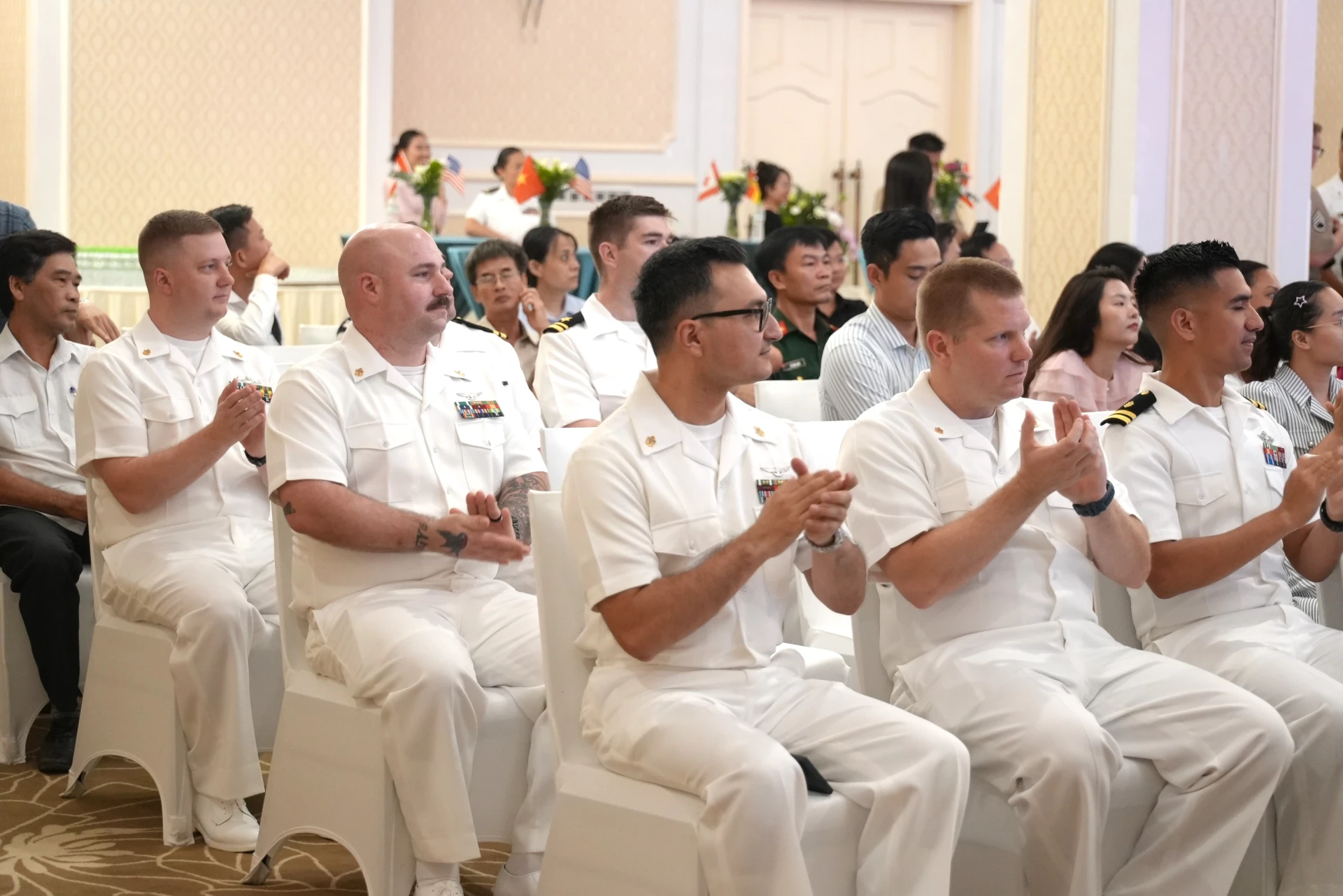 Các quân nhân Hoa Kỳ tham dự lễ khai mạc – Ảnh: T.Đ