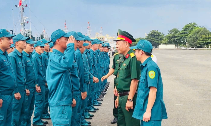 Thăm, kiểm tra lực lượng Hải đội Dân quân thường trực huấn luyện trên biển