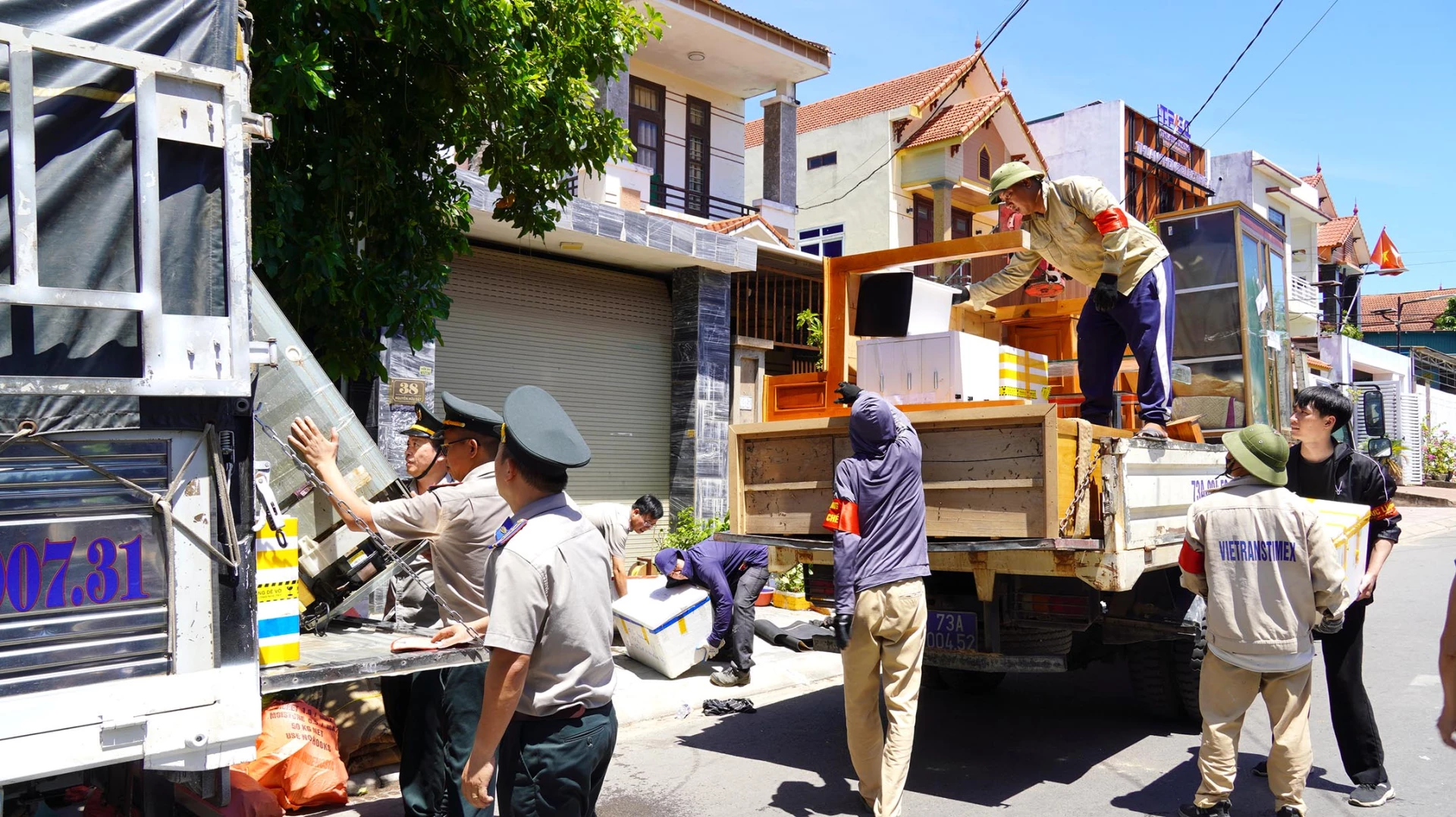  Bàn giao tài sản cho người mua tài sản đấu giá theo quy định của pháp luật - Ảnh: C.H