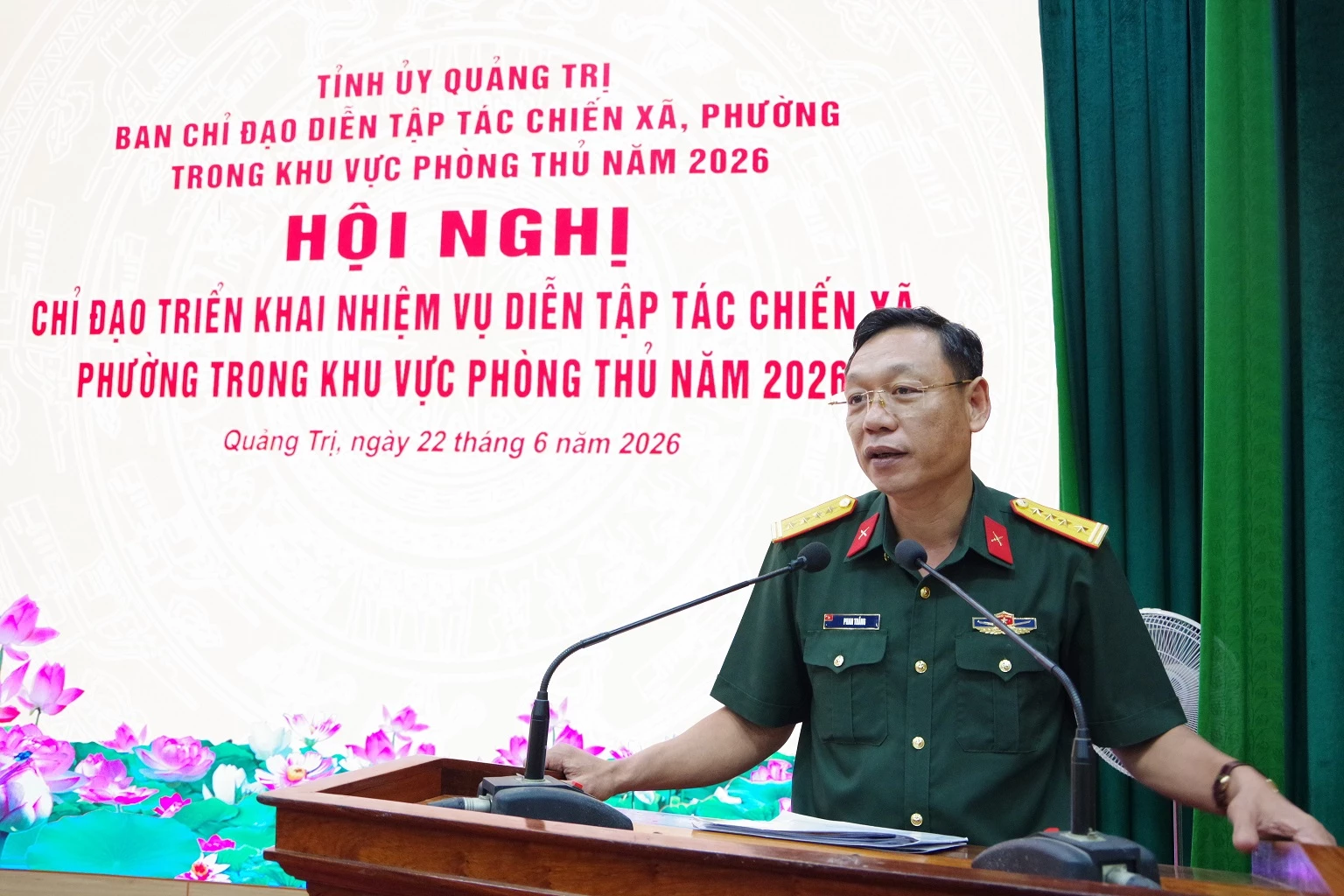 Đại tá Phan Thắng, Uỷ viên Ban Thường vụ Tỉnh uỷ, Chỉ huy trưởng
Bộ CHQS tỉnh, Phó Trưởng ban Thường trực Ban Chỉ đạo phát biểu tại hội nghị