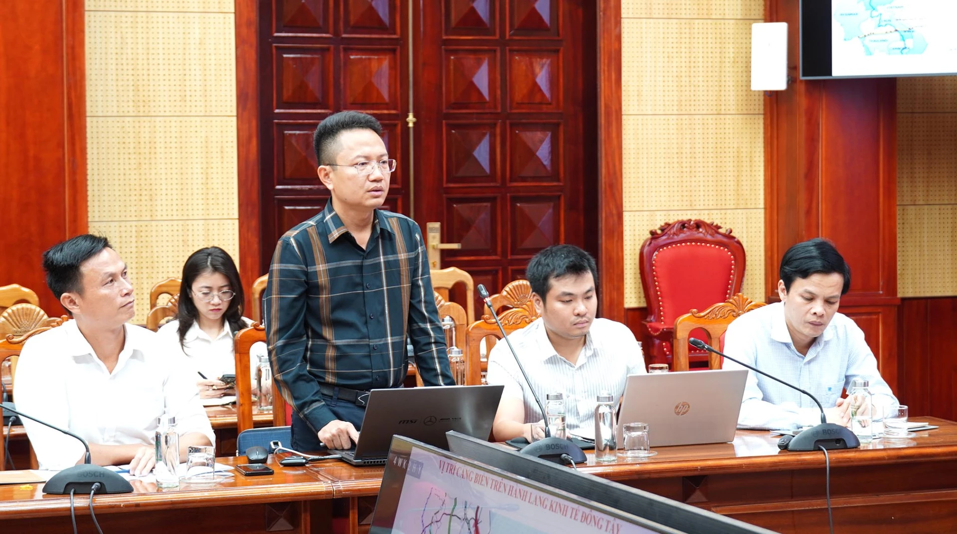 Lãnh đạo xã Phú Trạch nêu ý kiến - C.H
