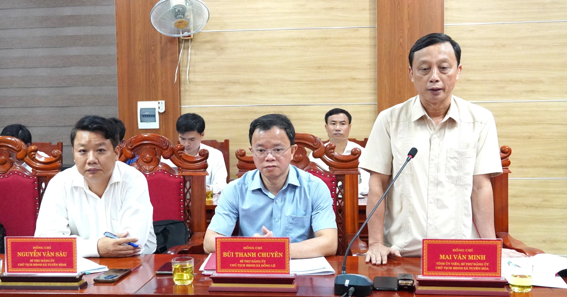 Đại diện Thường trực Đảng ủy các xã báo cáo tại buổi làm việc - Ảnh: Q.V