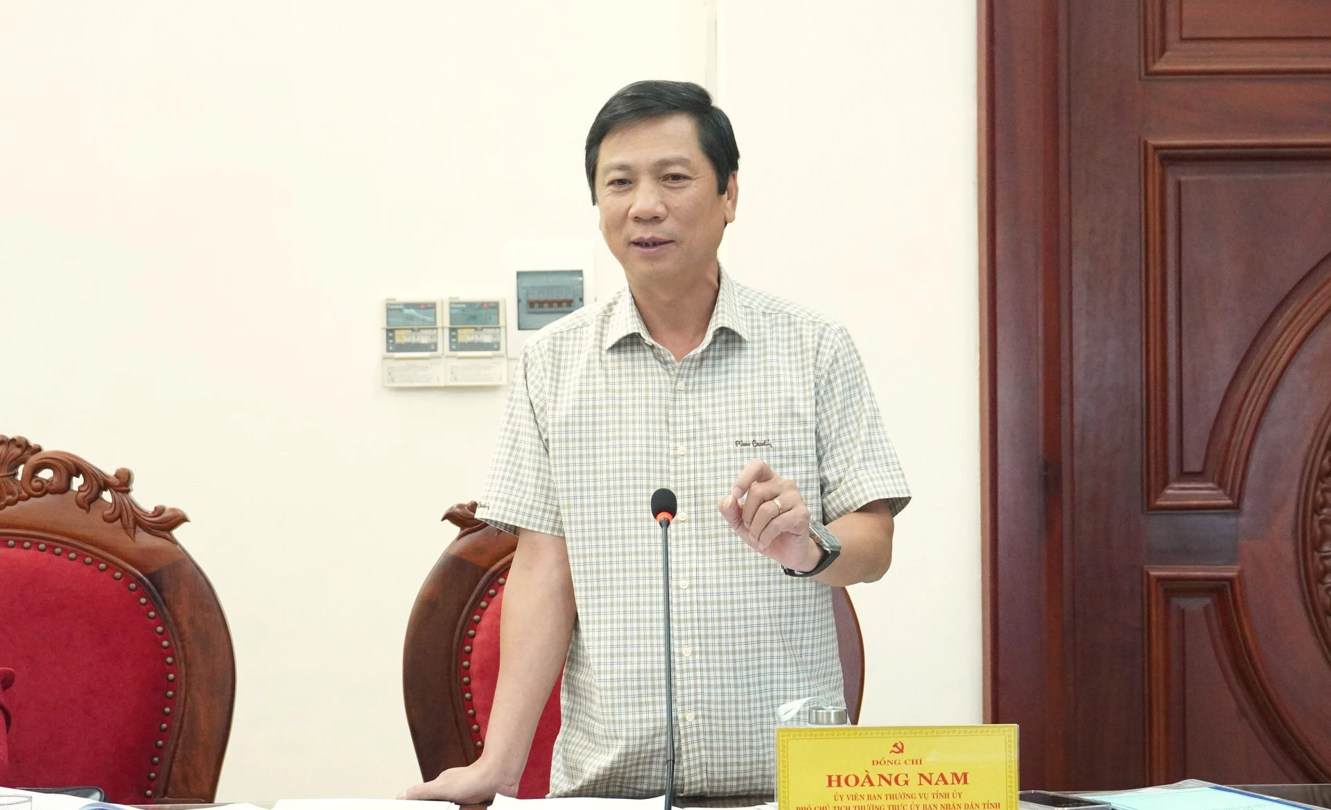 Đồng chí Hoàng Nam, Phó Chủ tịch Thường trực UBND tỉnh phát biểu tại buổi làm việc - Ảnh: Q.V
