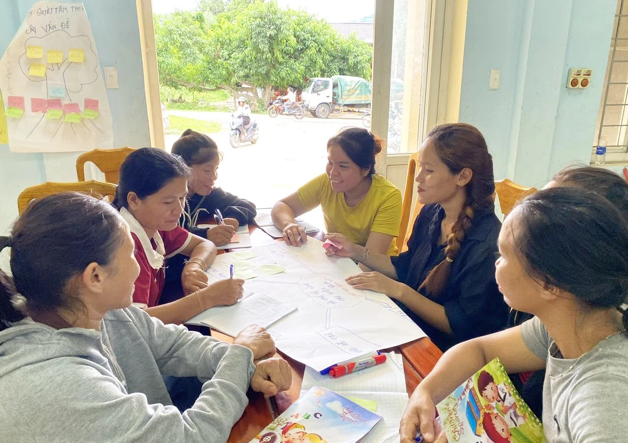 Phụ nữ dân tộc thiểu số tích cực tham gia bồi dưỡng, nâng cao kiến thức, kỹ năng, tự tin làm chủ cuộc sống - Ảnh: NVCC