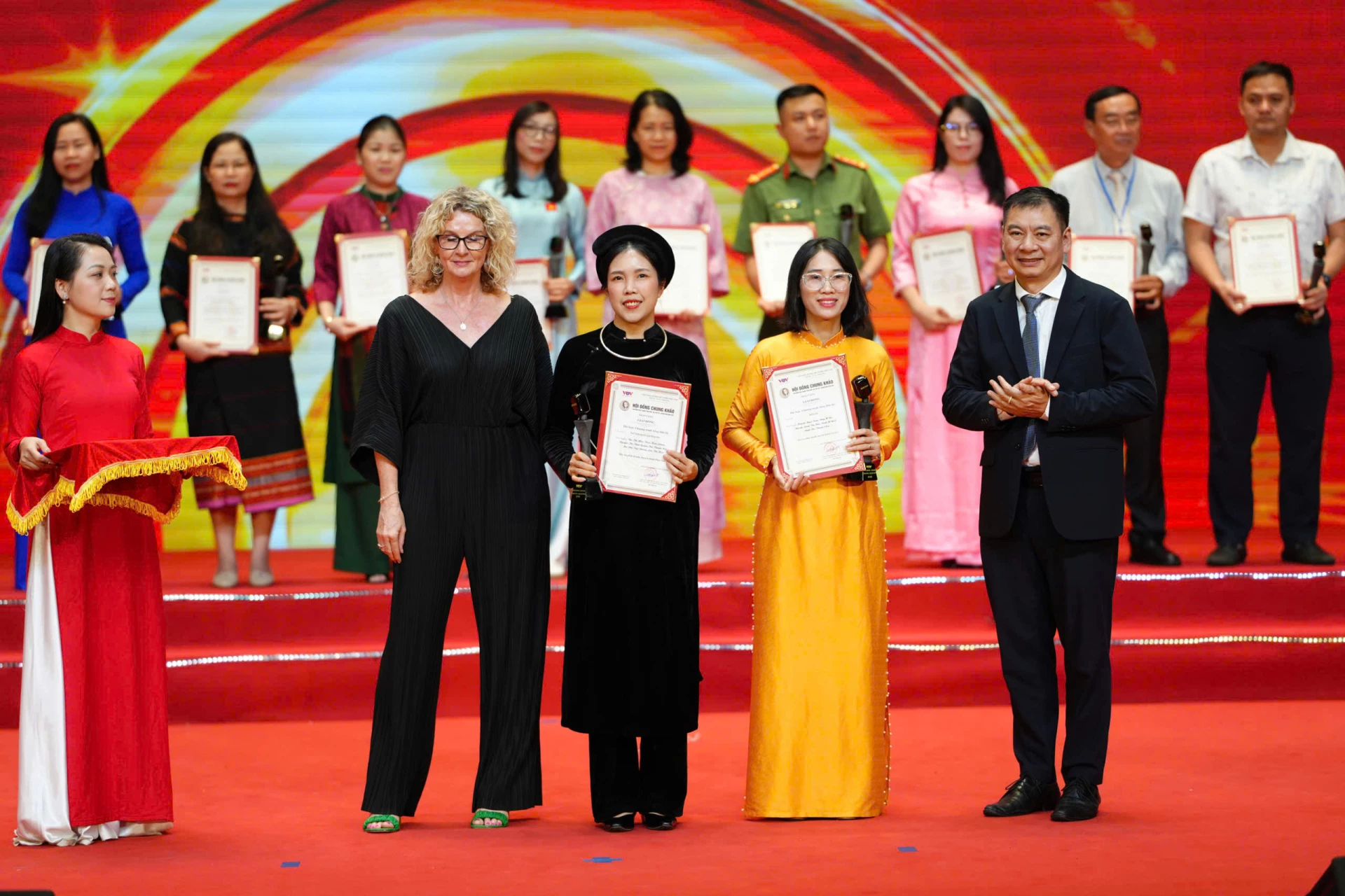 Những nỗ lực đổi mới nội dung và hình thức thể hiện đã giúp Quảng Trị giành nhiều giải thưởng về loại hình phát thanh tại các cuộc thi báo chí do trung ương tổ chức-Ảnh: N.B