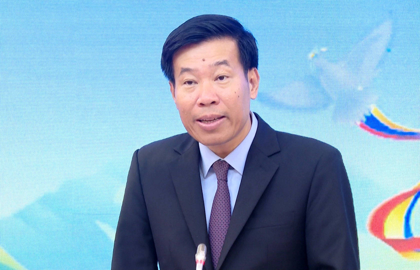 Đồng chí Nguyễn Mạnh Cường, Thứ trưởng Bộ Ngoại giao phát biểu tại buổi họp báo - Ảnh: T.T