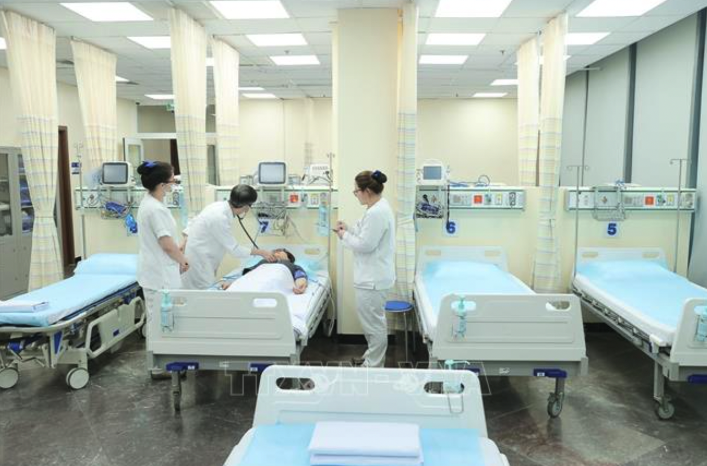 Hoạt động cấp cứu tại khoa cấp cứu Phòng khám Tâm Anh Cầu Giấy. Ảnh: Minh Quyết/TTXVN