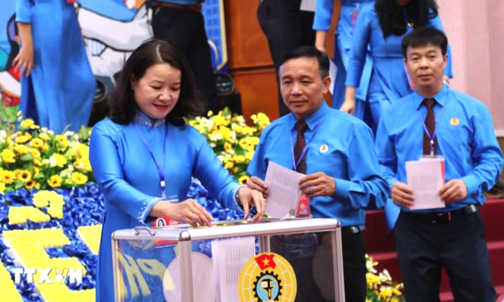 Đại hội XIV Công đoàn Việt Nam sẽ xem xét sửa đổi Điều lệ Công đoàn Việt Nam và bầu ra Ban Chấp hành Tổng Liên đoàn Lao động Việt Nam khóa XIV để lãnh đạo phong trào công nhân trong giai đoạn mới. (Ảnh: TTXVN)
