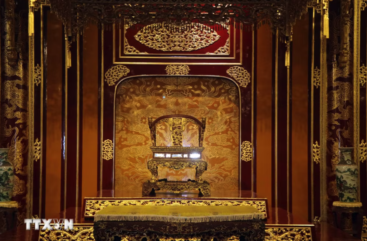 Ngai vàng-Bảo vật quốc gia ở vị trí trung tâm của Điện Thái Hòa. (Ảnh: Đỗ Trưởng/TTXVN)