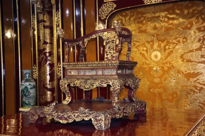 Bảo tồn tối đa yếu tố gốc khi phục chế Bảo vật quốc gia 'Ngai vua triều Nguyễn'