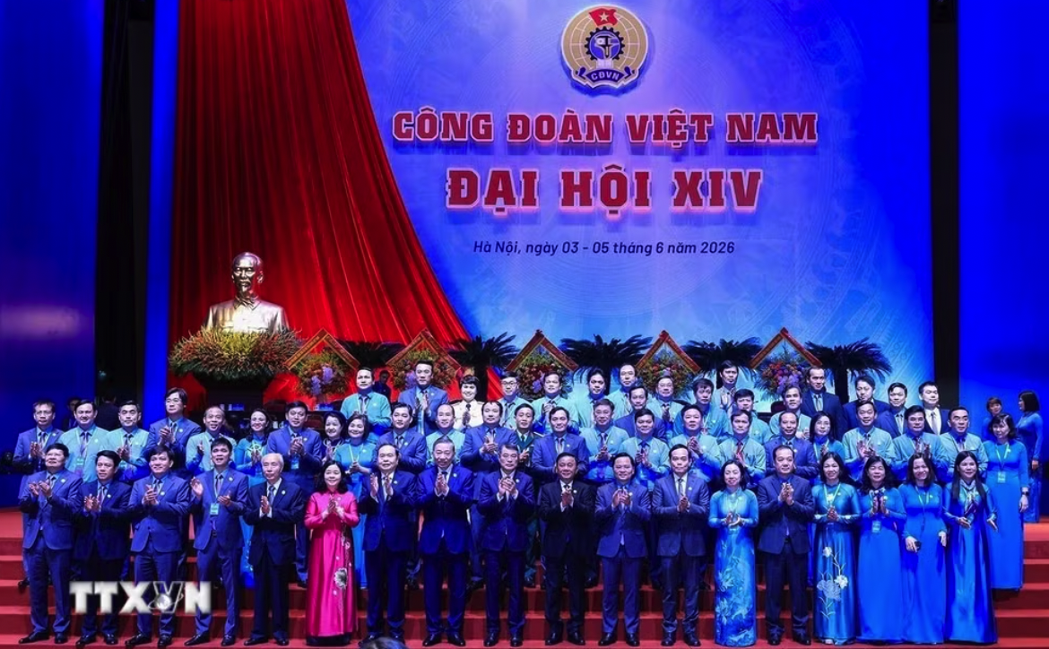 Lãnh đạo Đảng, Nhà nước chụp ảnh chung với các đại biểu. (Ảnh: Tuấn Anh/TTXVN)