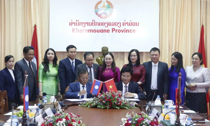 Tăng cường hợp tác, thắt chặt tình đoàn kết hữu nghị giữa hai tỉnh Quảng Trị và Khăm Muồn (Lào)