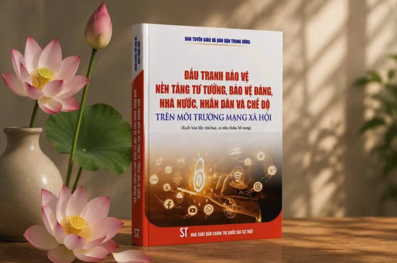 Cuốn sách Đấu tranh bảo vệ nền tảng tư tưởng, bảo vệ Đảng, Nhà nước, nhân dân và chế độ trên môi trường mạng xã hội.