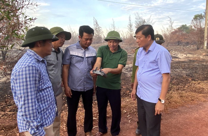 Nỗ lực bám hiện trường, khẩn trương khống chế hoàn toàn vụ cháy rừng tại xã Ninh Châu