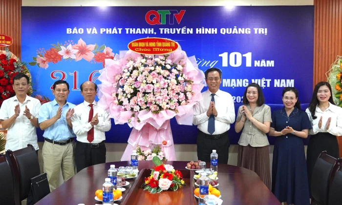 Đồng chí Phó Bí thư Tỉnh ủy, Chủ tịch HĐND tỉnh thăm, chúc mừng các cơ quan báo chí trên địa bàn tỉnh