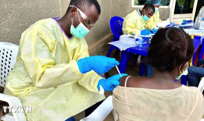 Dịch Ebola: Tình hình tiếp tục diễn biến phức tạp, số ca mắc tăng nhanh