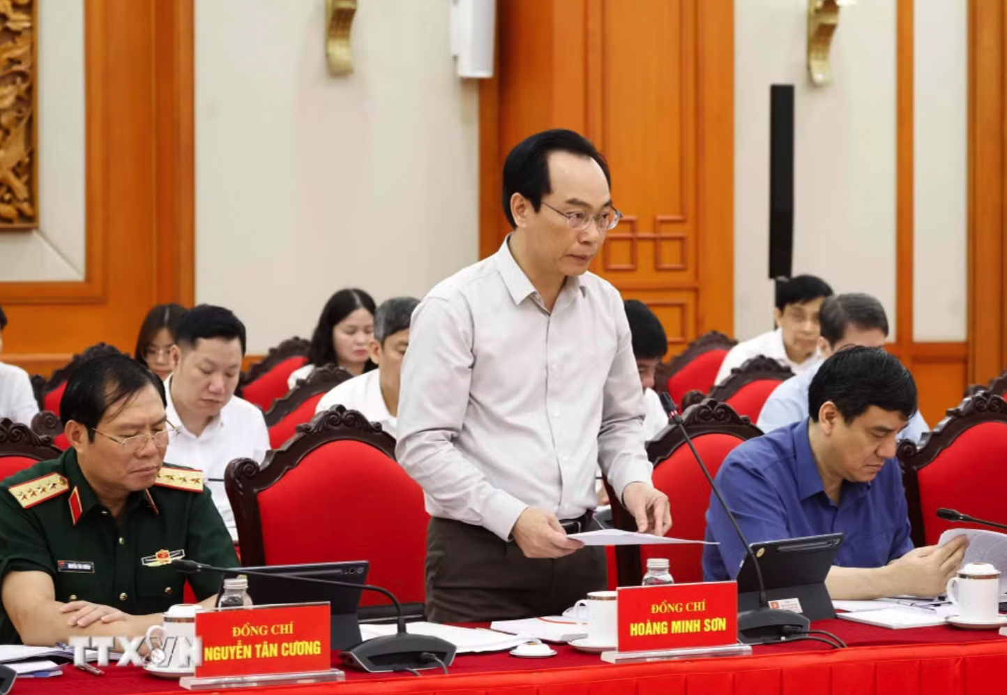Đồng chí Hoàng Minh Sơn, Ủy viên Trung ương Đảng, Bộ trưởng Bộ Giáo dục và Đào tạo báo cáo tại cuộc làm việc với Tổng Bí thư, Chủ tịch nước Tô Lâm. (Ảnh: Thống Nhất/TTXVN)