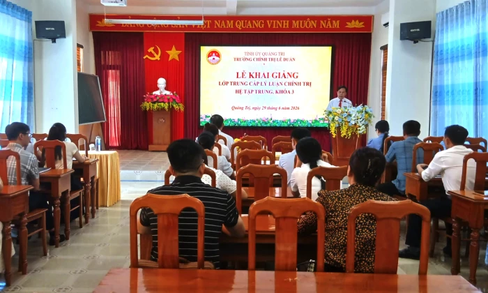 Khai giảng lớp Trung cấp lý luận chính trị khóa 3, hệ tập trung