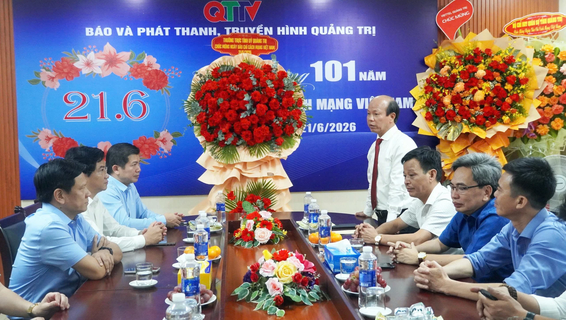 Đồng chí Võ Nguyên Thủy, Giám đốc Báo và phát thanh, truyền hình Quảng Trị tiếp thu các ý kiến chỉ đạo của đồng chí Phó Bí thư Thường trực Tỉnh ủy Trần Vũ Khiêm - Ảnh: N.M