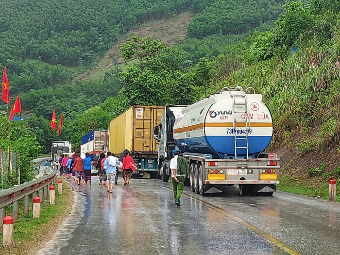 Nỗ lực bảo đảm an toàn giao thông tại Dân Hóa