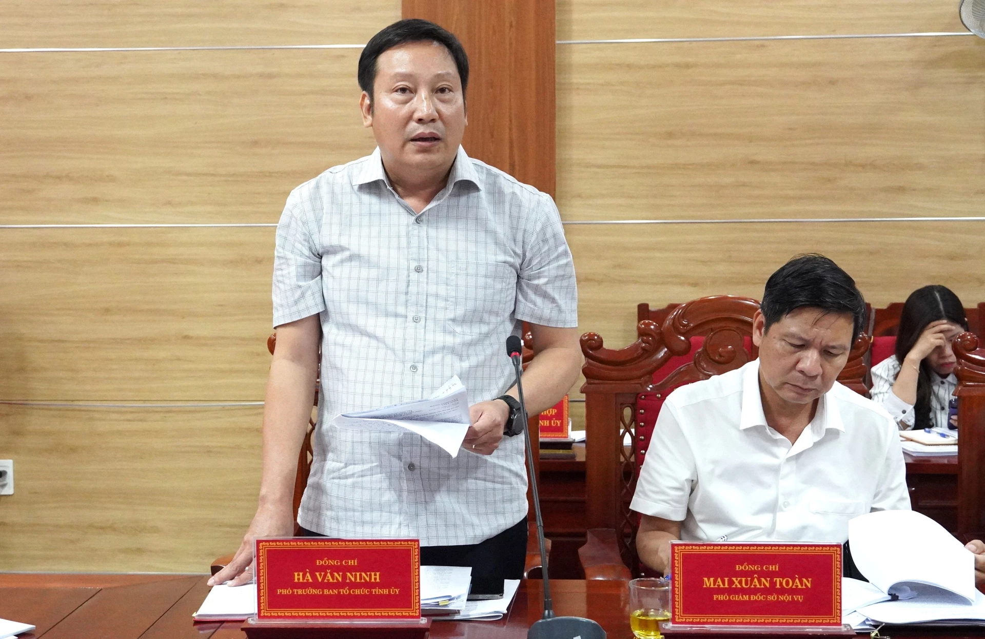 Đại diện lãnh đạo các sở, ngành phát biểu tại buổi làm việc - Ảnh: Q.V