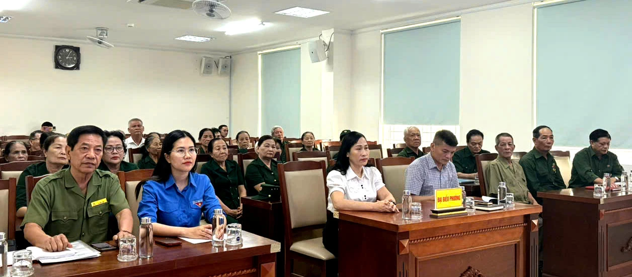 Đại biểu và các cựu thanh niên xung phong dự hội nghị - Ảnh: P.V.