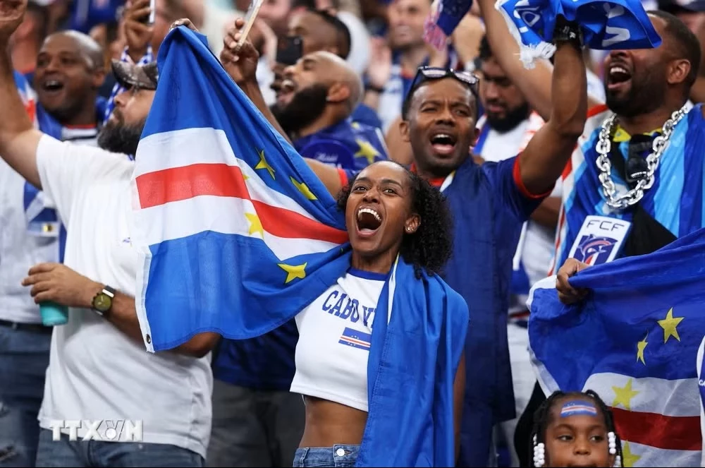 Niềm vui của các cổ động viên Cape Verde. (Ảnh: AFP/TTXVN)