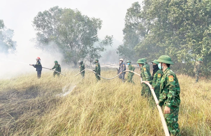 Giữ rừng giữa mùa nắng nóng