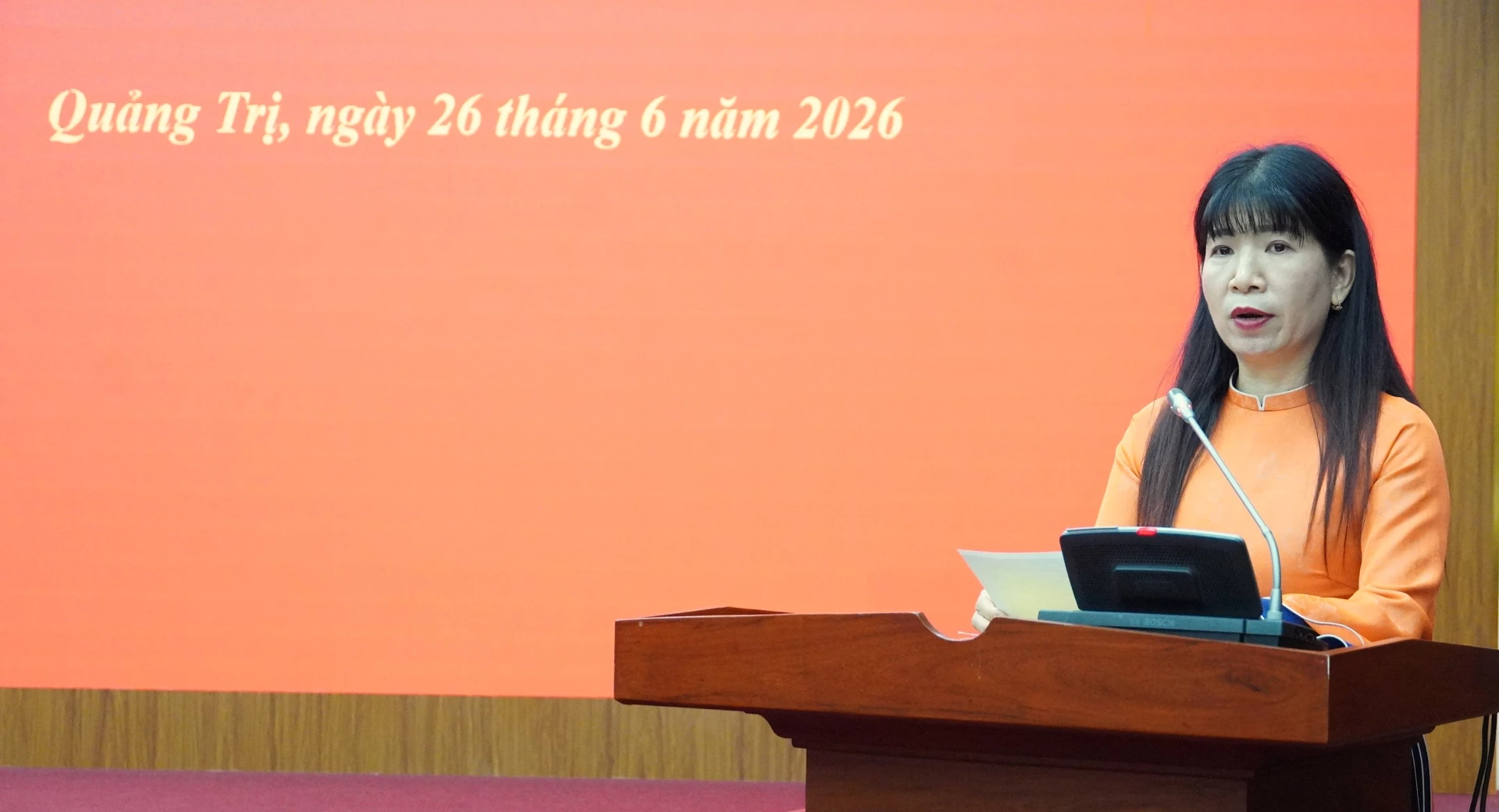 Đồng chí Trần Thị Thanh Hà, Bí thư Đảng ủy xã Hiếu Giang phát biểu nhận nhiệm vụ - Ảnh: Q.V