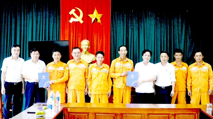 Bảo đảm quyền, lợi ích hợp pháp cho người lao động