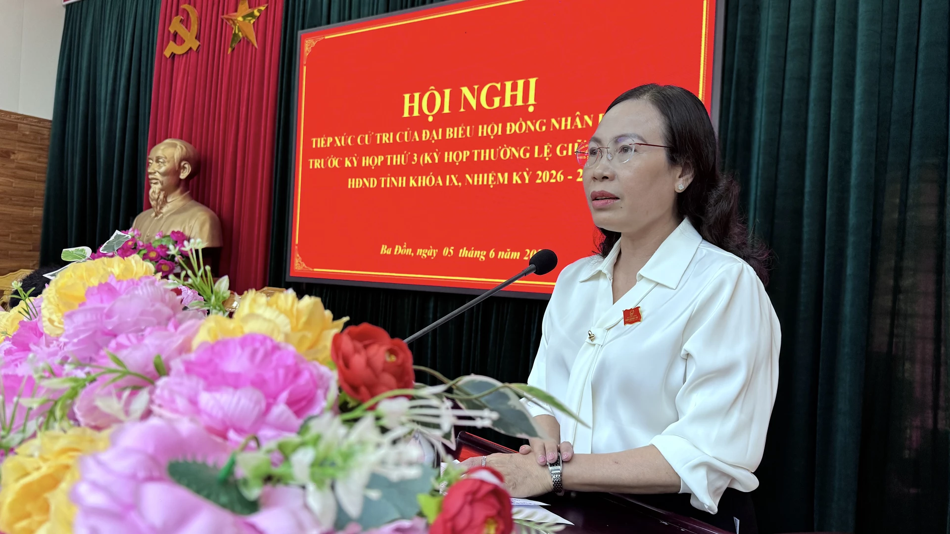 Bà Phạm Thị Hân mong muốn cử tri tiếp tục đồng hành, chia sẻ, đóng góp nhiều ý kiến xây dựng để chính quyền địa phương thực hiện tốt hơn nhiệm vụ phục vụ Nhân dân - Ảnh: Quang Ngọc.