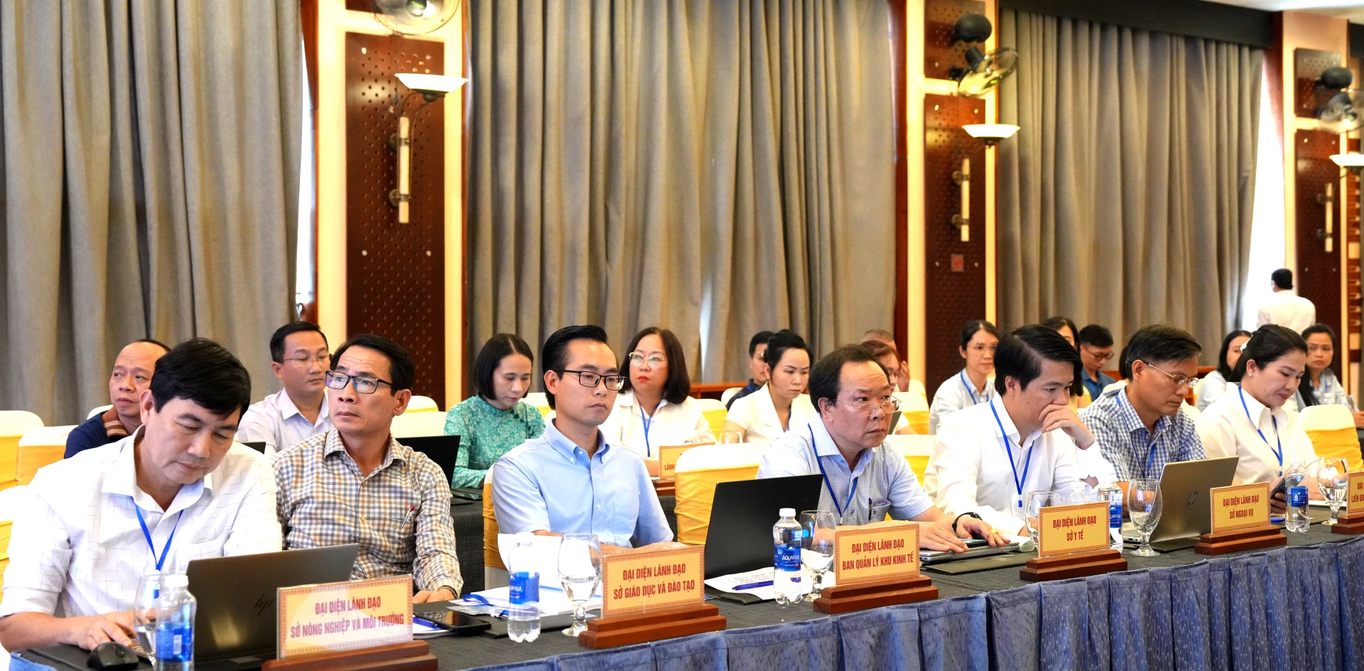 Các đại biểu tham dự hội thảo - Ảnh: H.Tr.