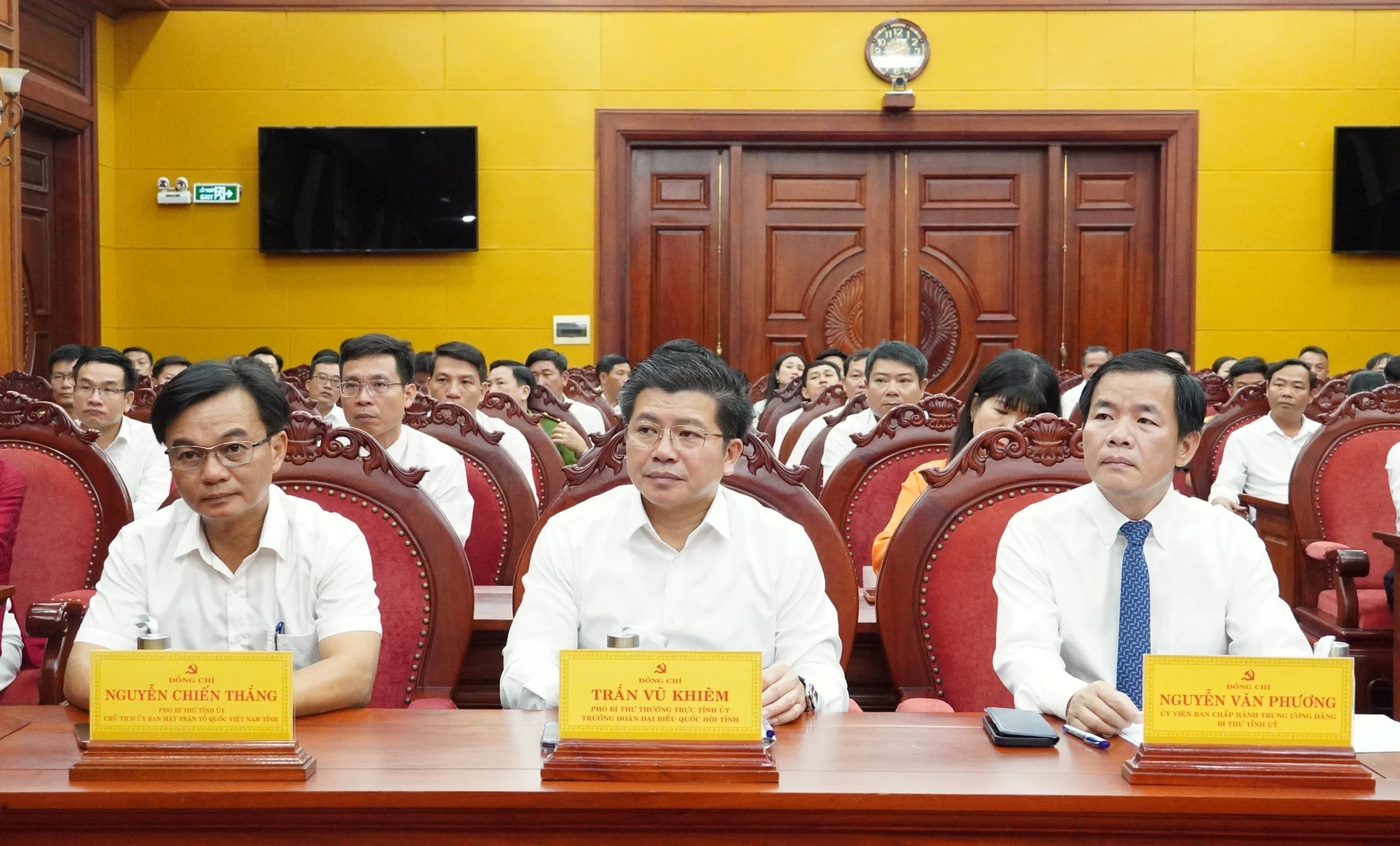 Các đồng chí lãnh đạo tỉnh tham dự hội nghị - Ảnh: Q.V