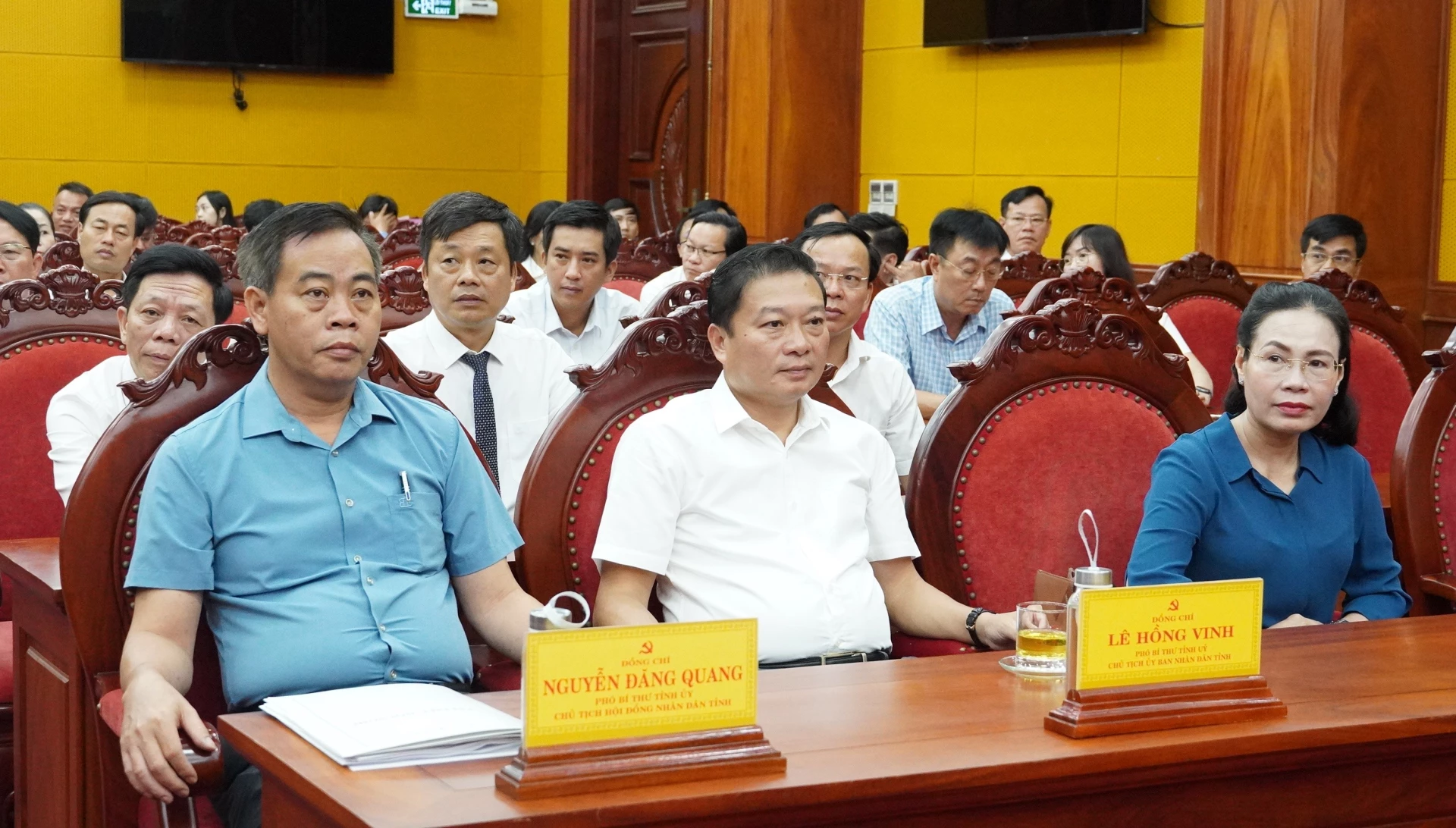 Các đồng chí lãnh đạo tỉnh tham dự hội nghị - Ảnh: Q.V