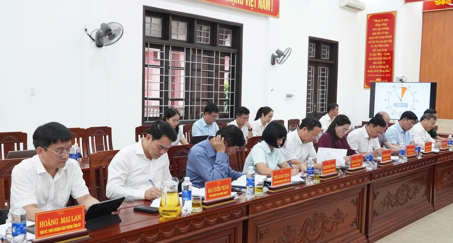 Đại biểu tham dự buổi làm việc - Ảnh: Q.V