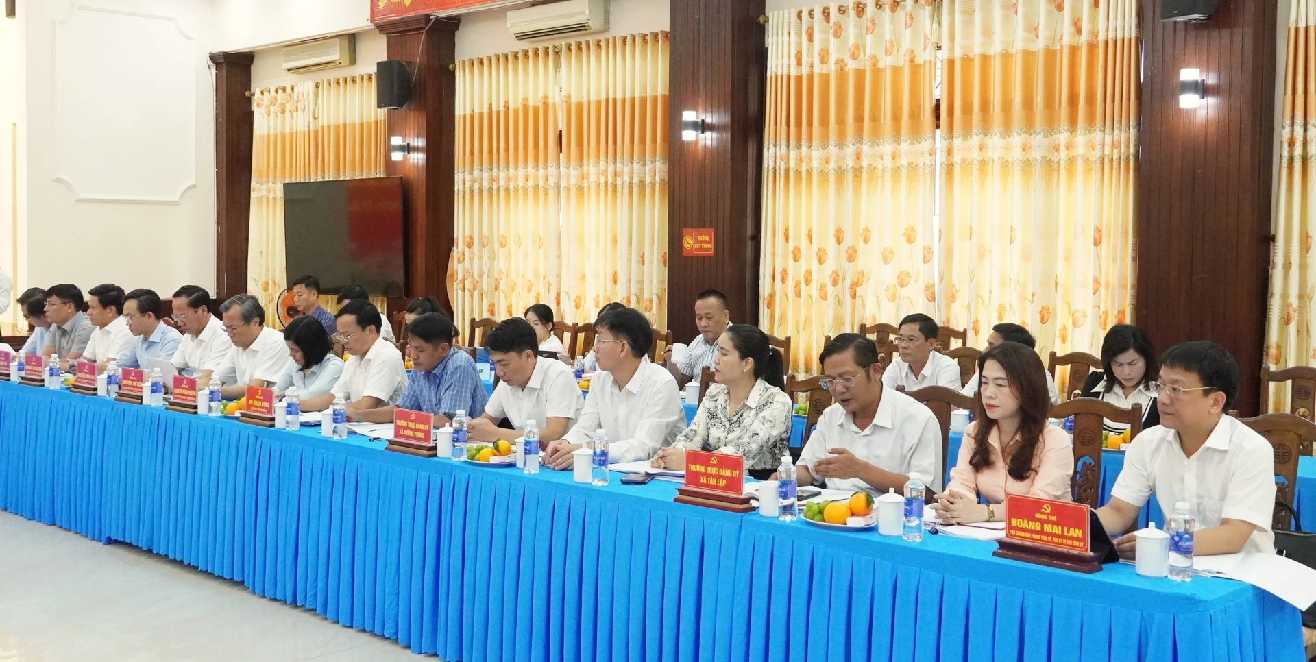 Đại biểu tham dự buổi làm việc - Ảnh: Q.V