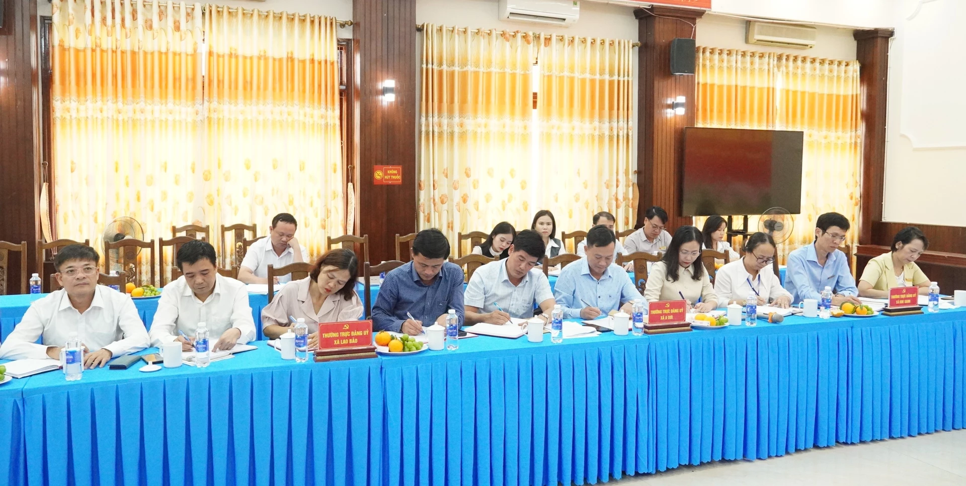 Đại biểu tham dự buổi làm việc - Ảnh: Q.V
