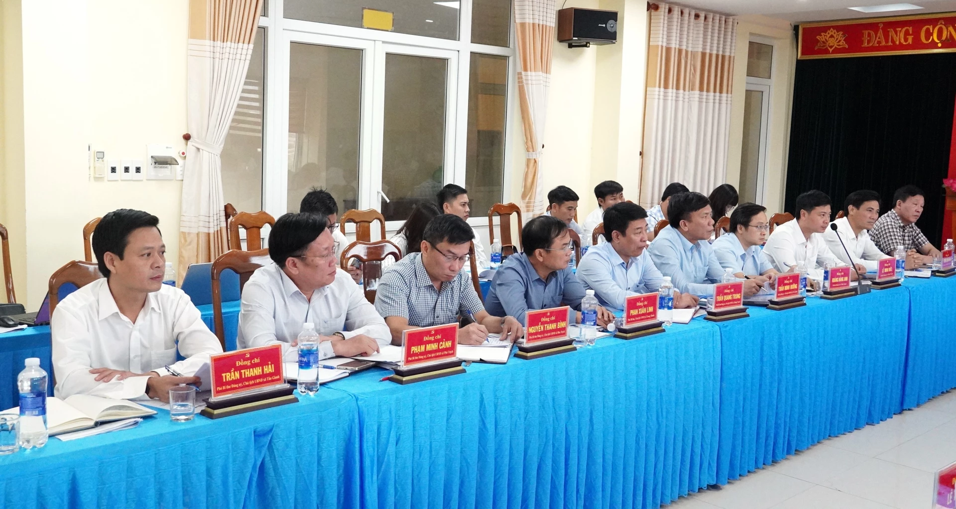 Đại biểu tham dự buổi làm việc - Ảnh: Q.V