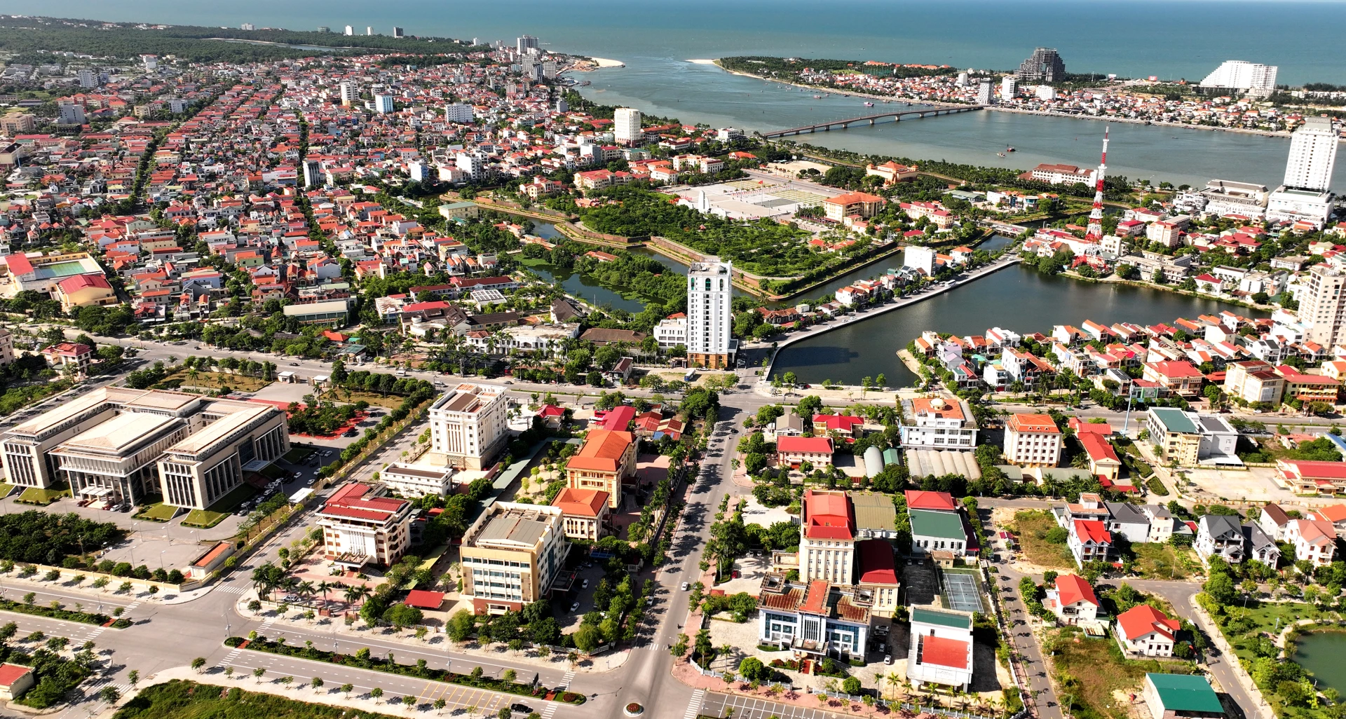 Xây dựng chính quyền điện tử, chính quyền số là điểm sáng trong cải cách hành chính của phường Đồng Hới - Ảnh: H.Tr