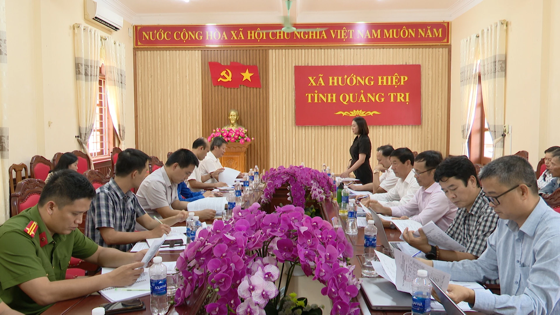 Đoàn giám sát Ủy ban MTTQ Việt Nam tỉnh làm việc tại xã Hướng Hiệp về công tác quản lý, giám sát hoạt động khai thác khoáng sản trên địa bàn - Ảnh: K.H