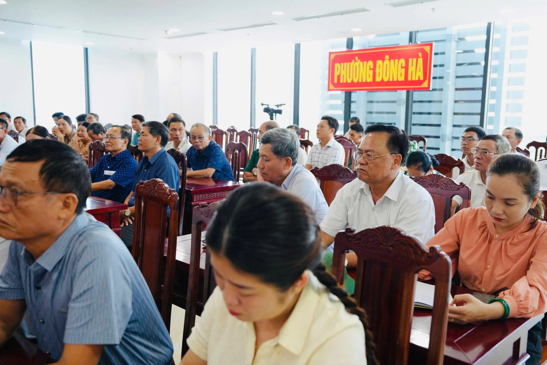 Quang cảnh buổi tiếp xúc cử tri của Tổ đại biểu số 4 HĐND tỉnh tại phường Đông Hà – Ảnh: Mỹ Nhị