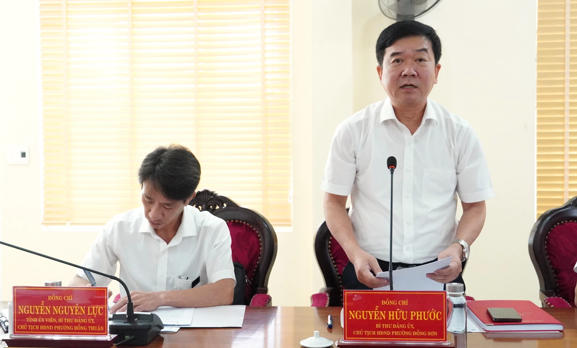 Đại diện Thường trực Đảng ủy phường Đồng Sơn báo cáo tại buổi làm việc - Ảnh: Q.V
