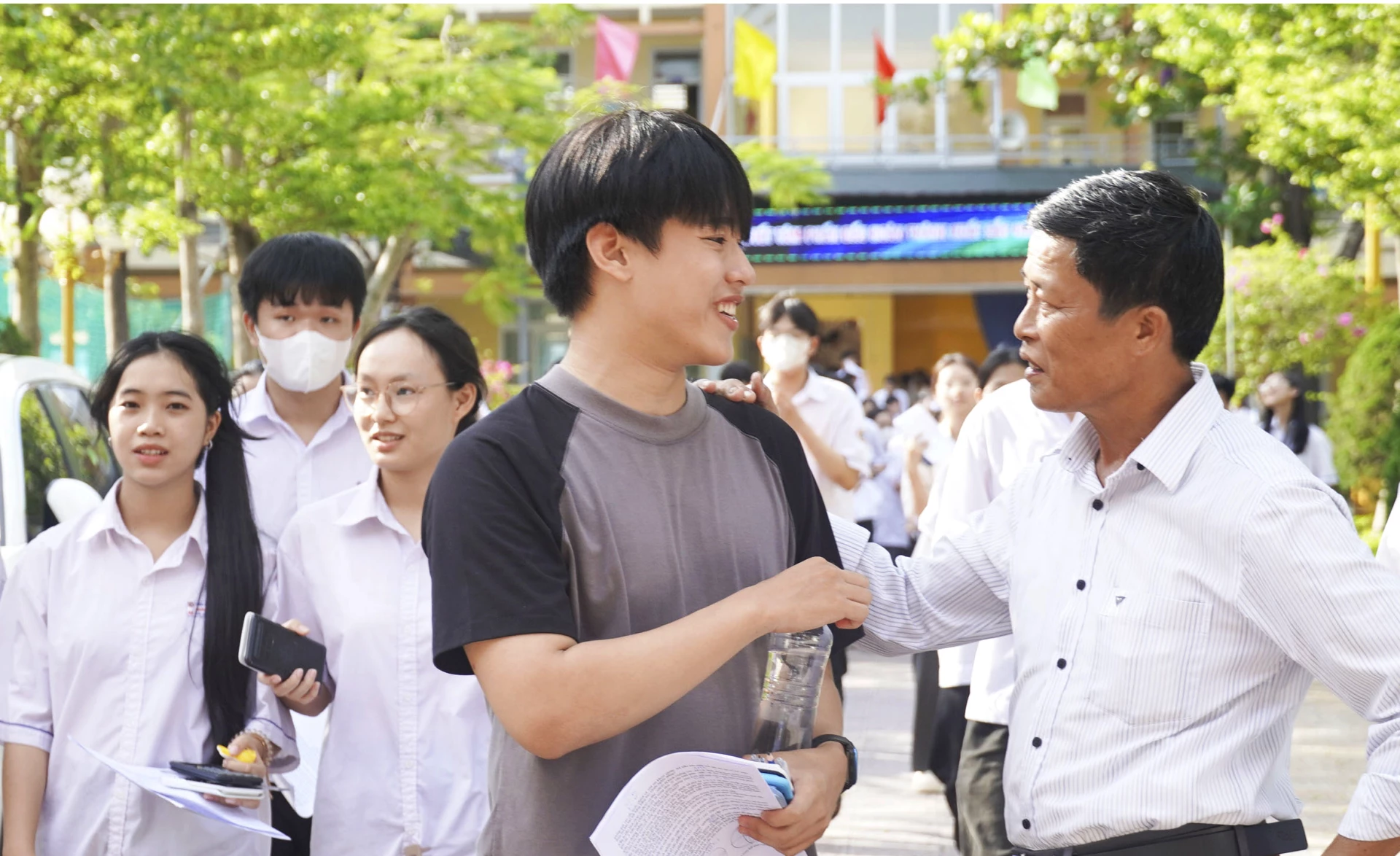 Kết quả thi tốt nghiệp THPT là cơ sở để các trường đại học, cao đẳng sử dụng trong tuyển sinh - Ảnh: Nh. V